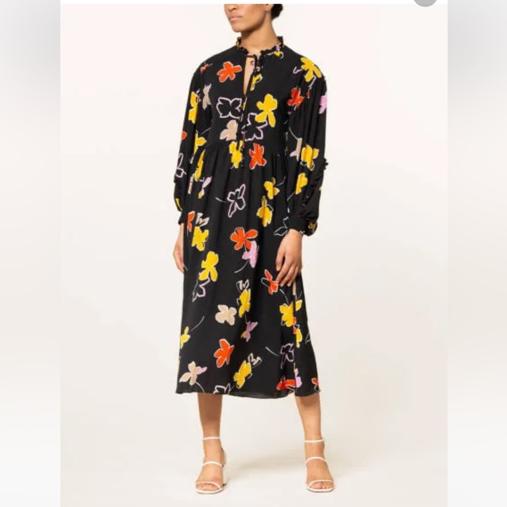 NWT Ted Baker Yvie dress.Size 3 In Ted baker is a U.S size 10